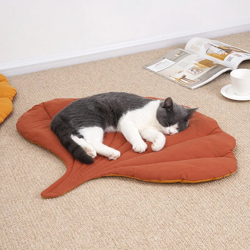 Leaf Shaped Cotton Pet Mat | Soft Double-Sided Cat Rug & Blanket