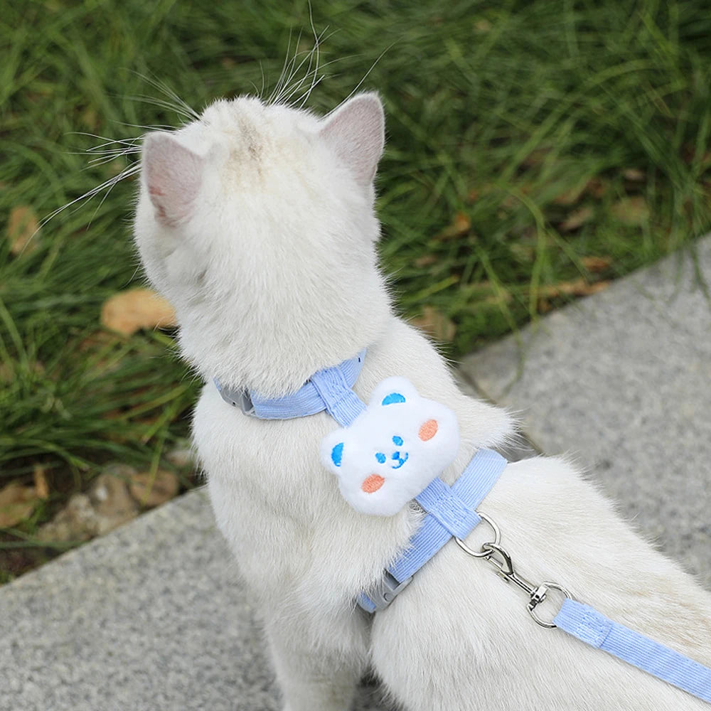 Where uncompromising safety meets irresistible charm. An ultra-lightweight, "escape-proof" sanctuary that transforms your tiny best friend into the star of every outdoor adventure.