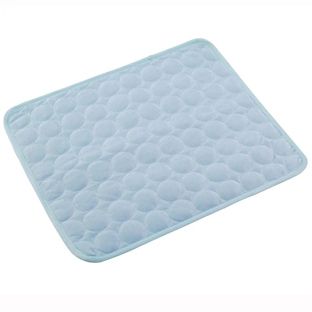 Give your pets the ultimate summer chill while effortlessly protecting your favorite furniture in beautiful style.