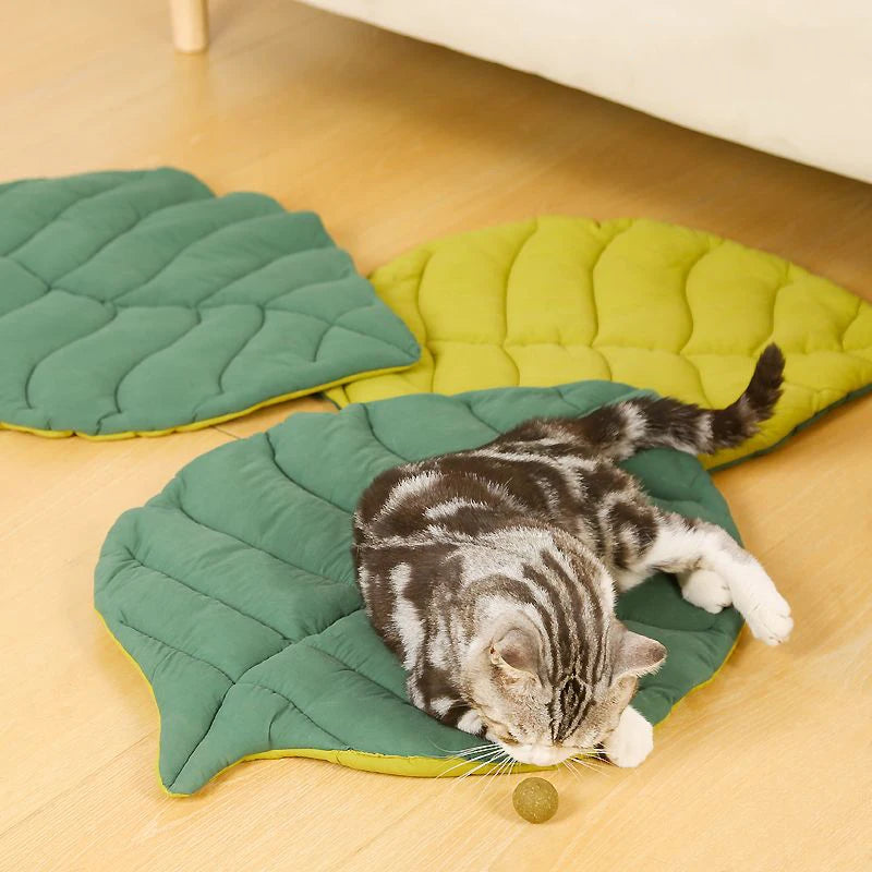Leaf Shaped Cotton Pet Mat | Soft Double-Sided Cat Rug & Blanket