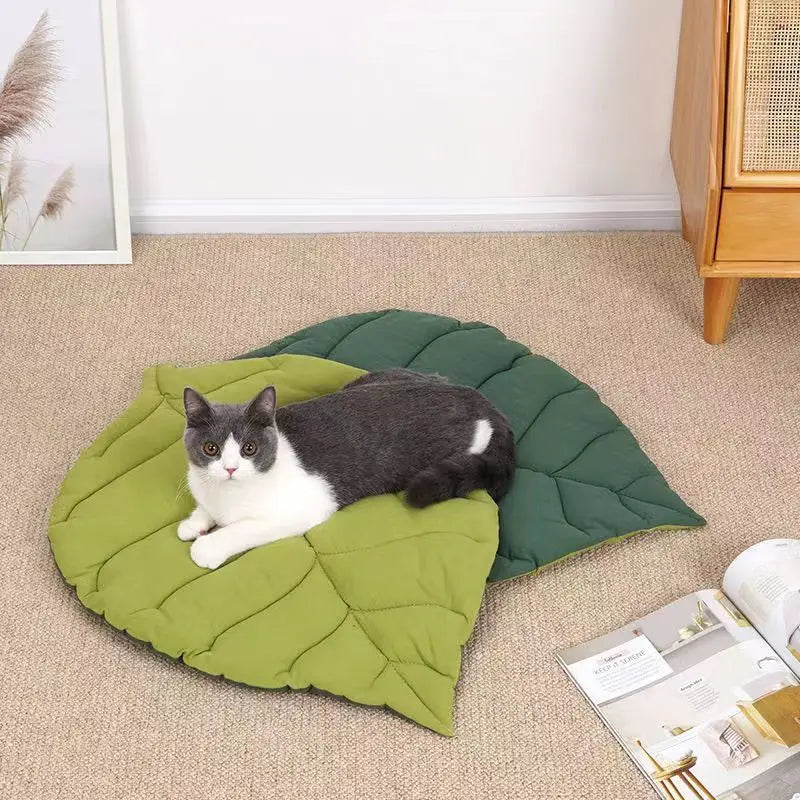 Leaf Shaped Cotton Pet Mat | Soft Double-Sided Cat Rug & Blanket