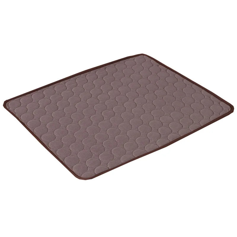 Give your pets the ultimate summer chill while effortlessly protecting your favorite furniture in beautiful style.